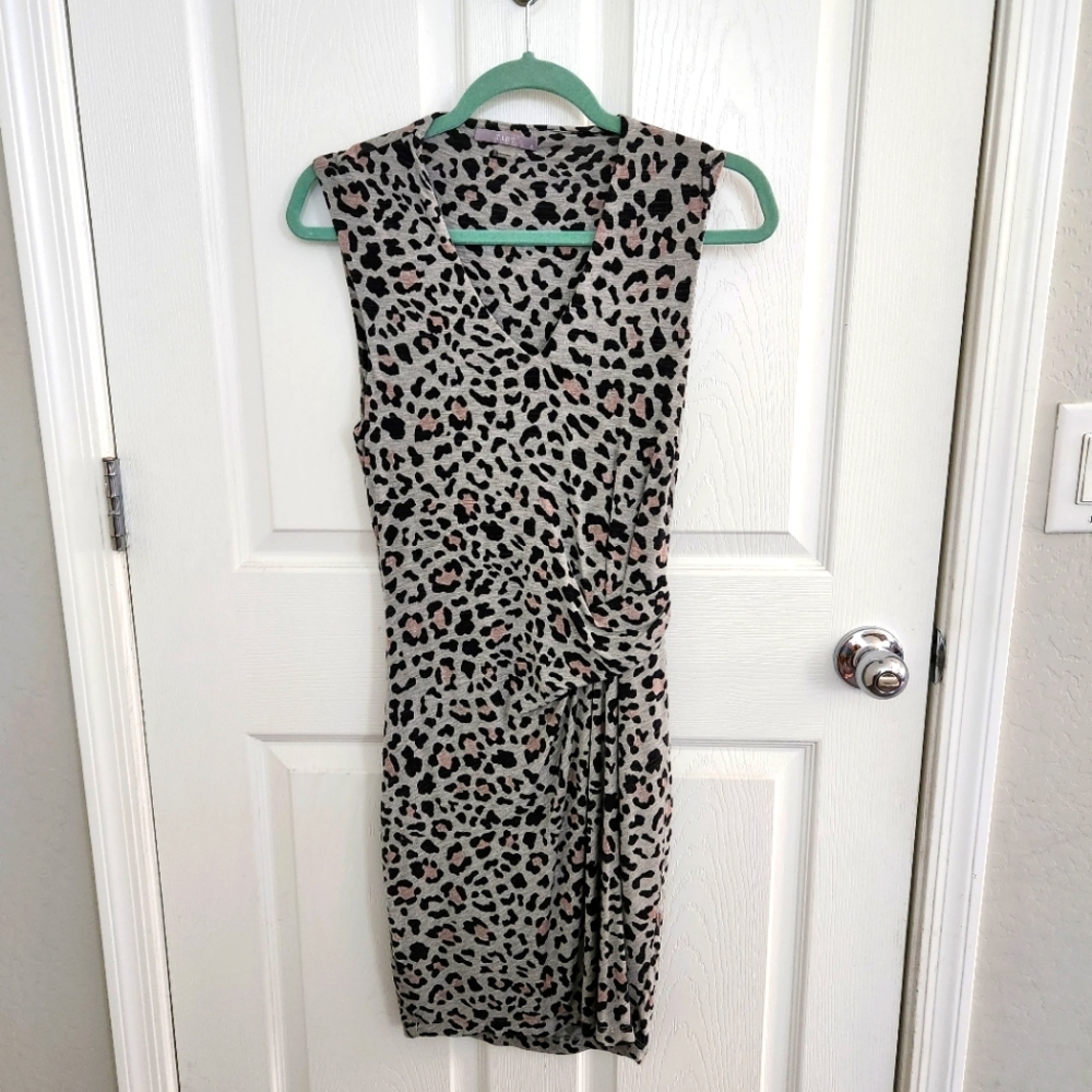 Gray leopard print dress sz small
